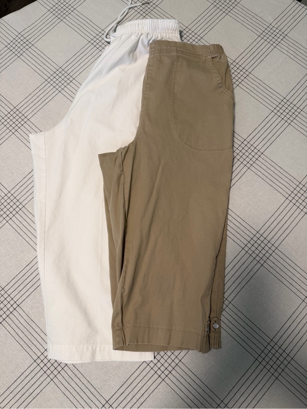 Women’s Capri Cropped Pants Bundle White Khaki Size Medium